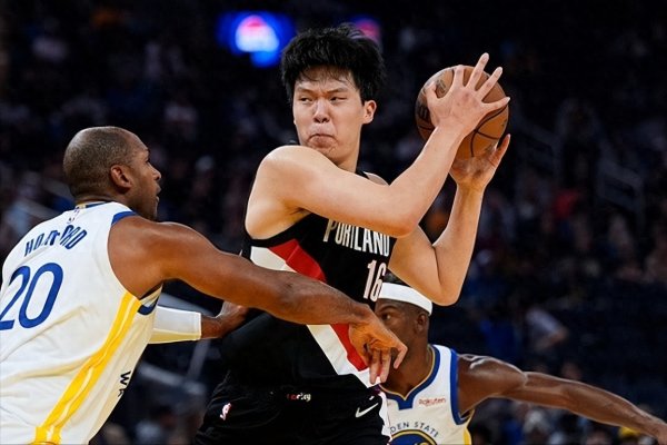 宝尚配资 129-123! 杨翰森首秀砍4+4+6, 勇士末节51分, 开拓者惨遭21分逆转